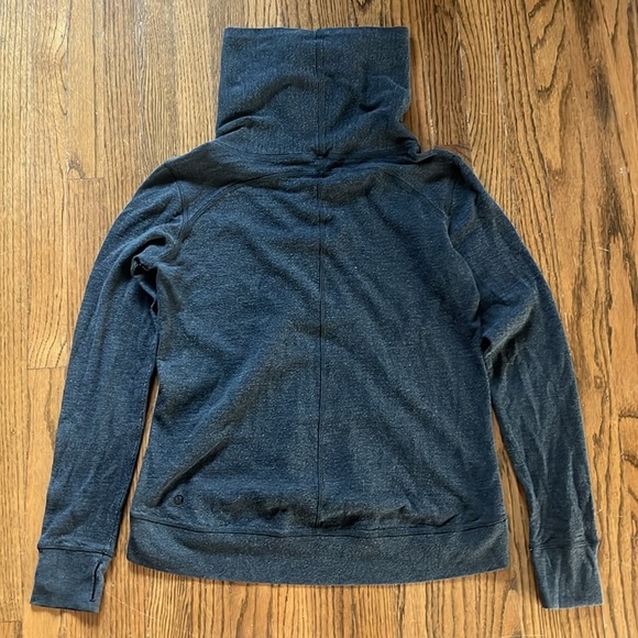 Lululemon In A Cinch Reversible Grey Cowl Neck Sweater Pullover - Picture 7 of 11